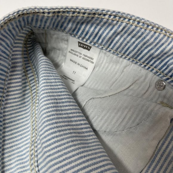 LEVI’S Shorty Short Lightwash Blue White Stripes Red Tab Size 11 - Picture 6 of 9